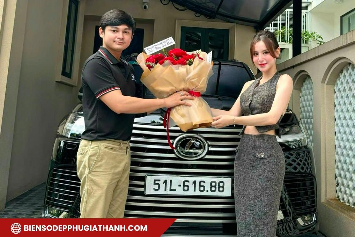 Hình ảnh một biển số xe đẹp với các con số nổi bật.