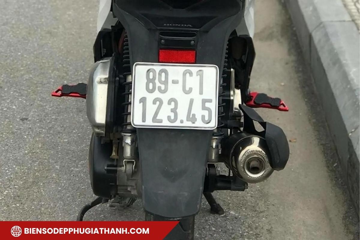Biển số đẹp 89 gắn lên xe máy