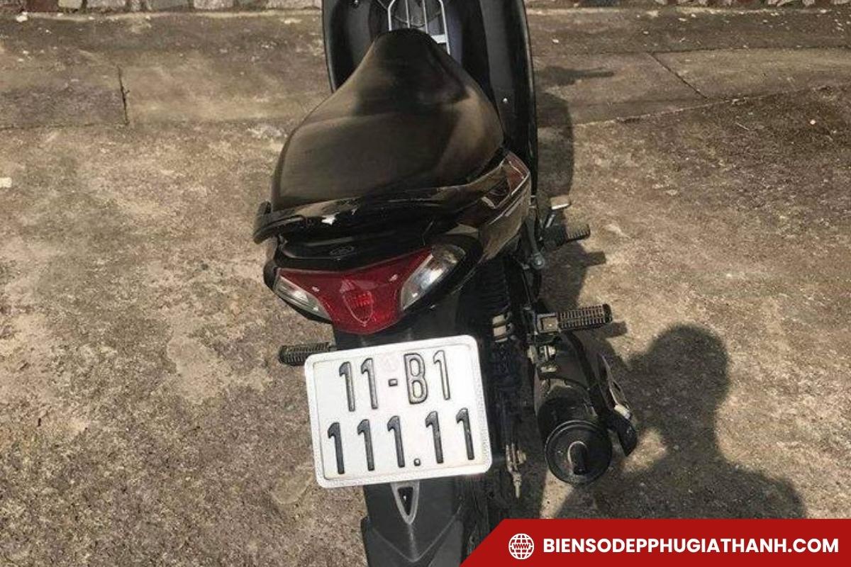 Biển số đẹp ngũ quý với đầu số 11 Cao Bằng gắn lên xe máy