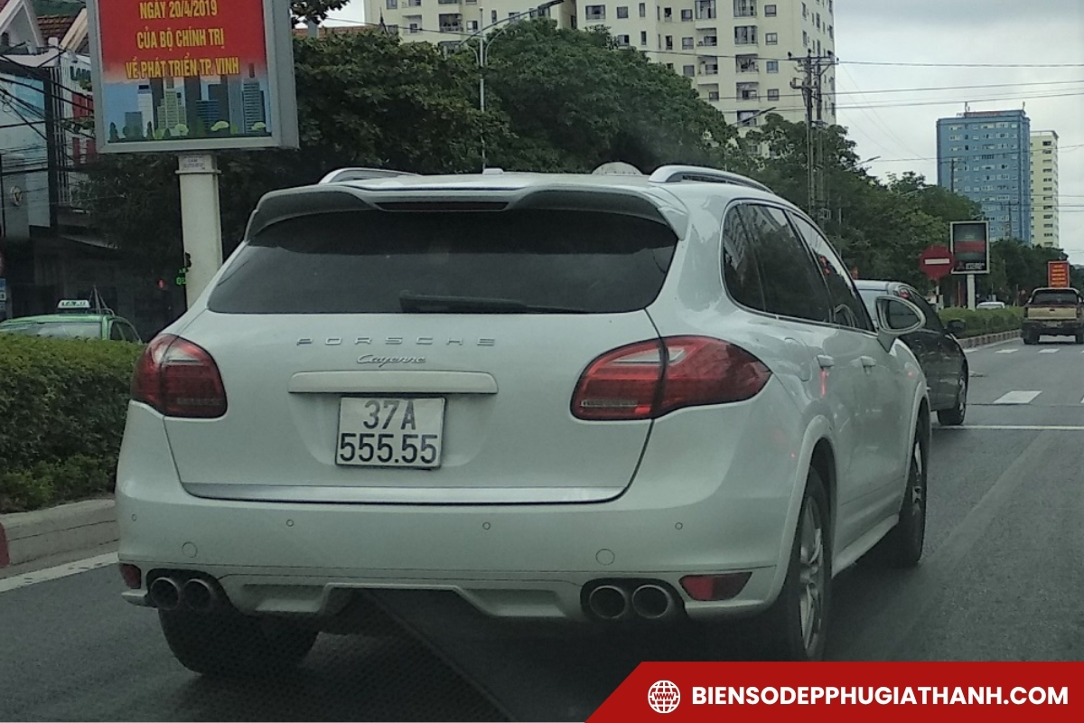 Biển số đẹp ngũ quý gắn trên xe ô tô tại Nghệ An