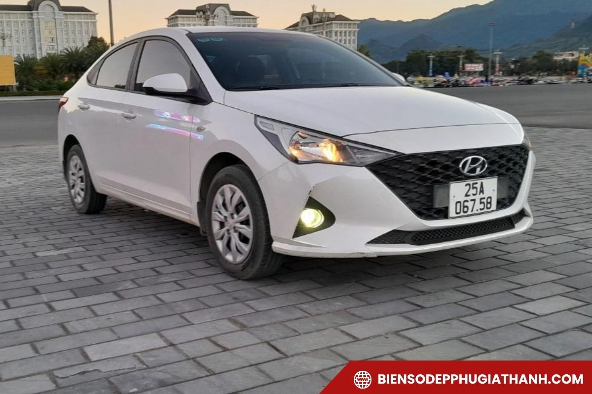 Biển số 25 gắn lên xe ô tô tại Lai Châu