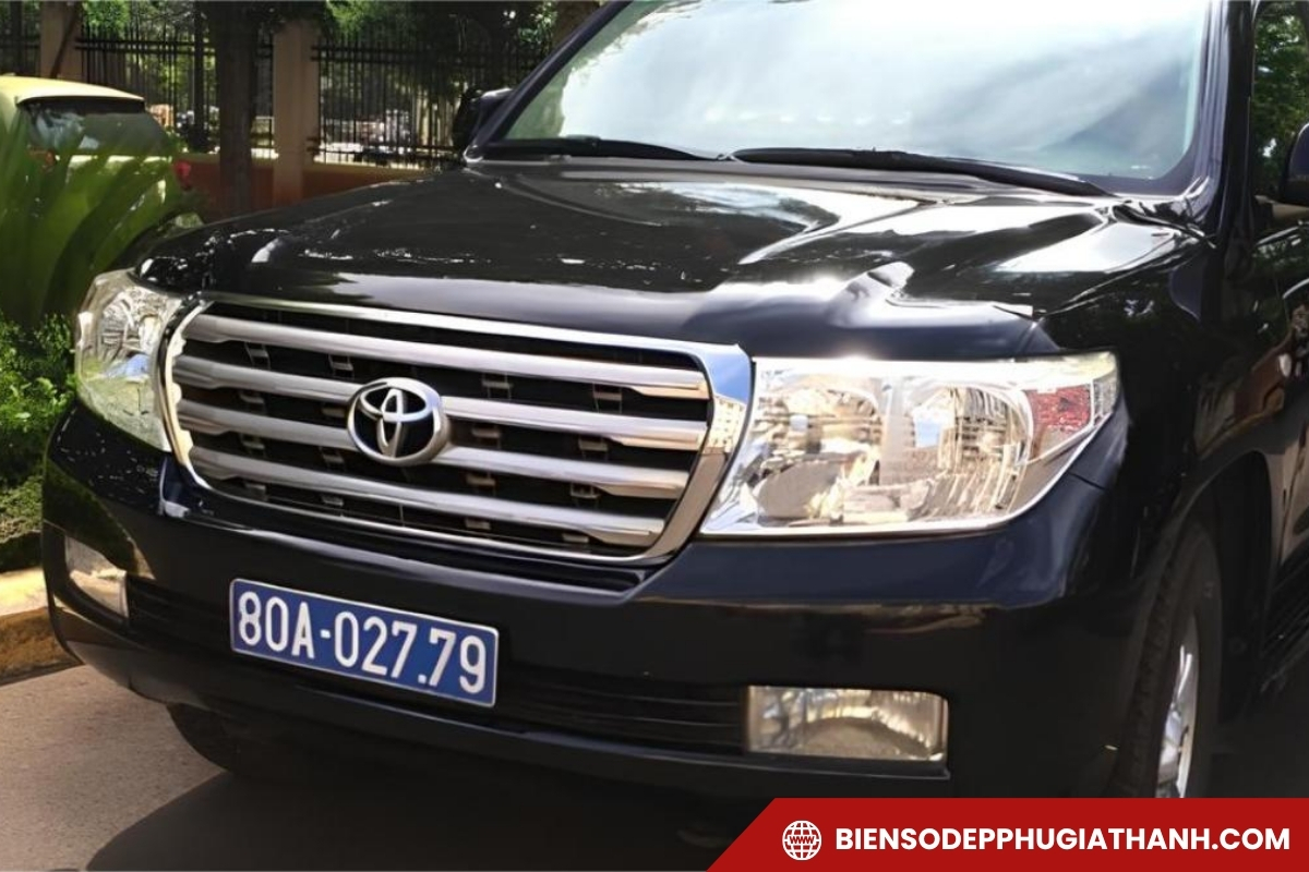 Xe ô tô biển xanh mang đầu số 80 được cấp cho cơ quan nhà nước