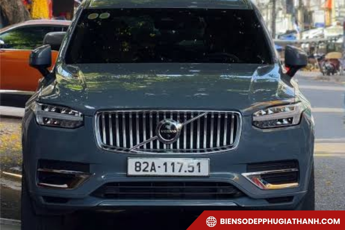 Xe ô tô gắn biển số 82 của tỉnh Kon Tum cũ